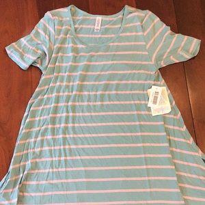 🌸 Lularoe top new with tags